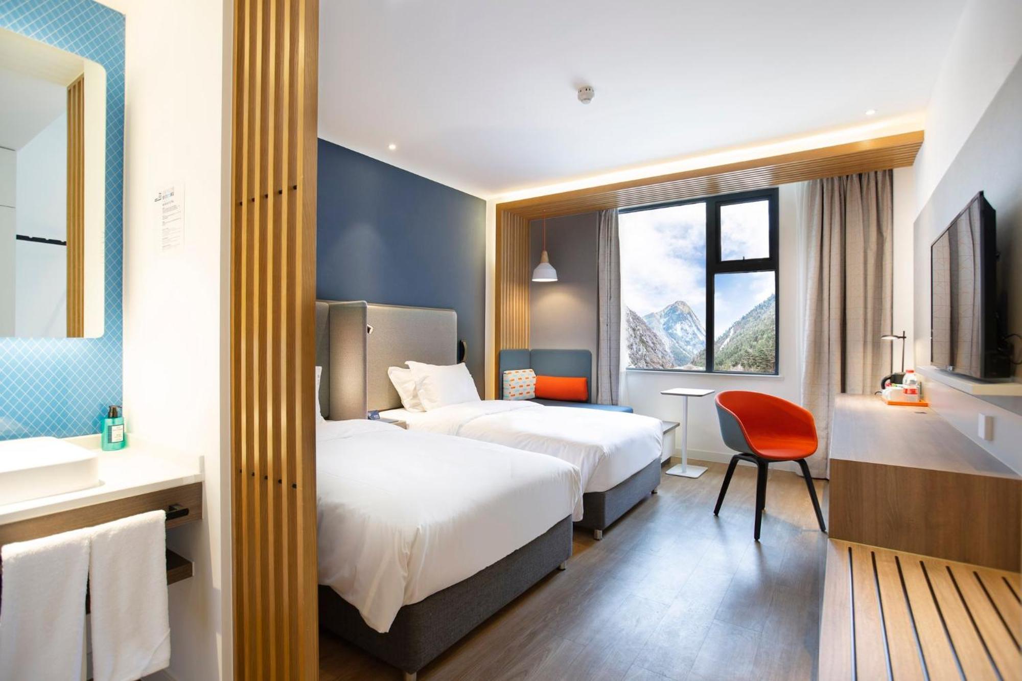 Holiday Inn Express Jiuzhaigou,Only 600 Meters To Jiuzhaigou Park By Ihg Экстерьер фото
