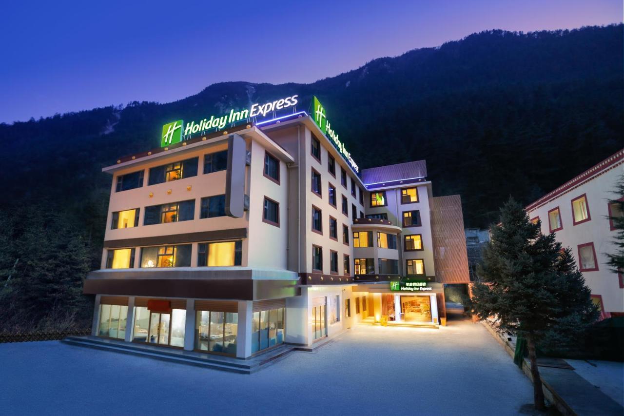 Holiday Inn Express Jiuzhaigou,Only 600 Meters To Jiuzhaigou Park By Ihg Экстерьер фото
